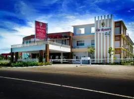 De Resort Hotel and Convention