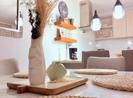 Apartamento moderno con balcón y vista a la ciudad cerca al mall plaza