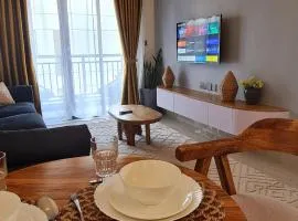 Cozy Top-Floor Apartment with Balcony & City Views near United Nations Office