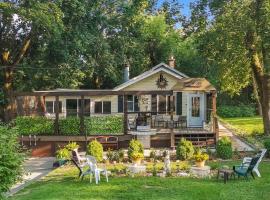 Historic Lake Geneva Outpost Speakeasy House, hotel in Lake Geneva