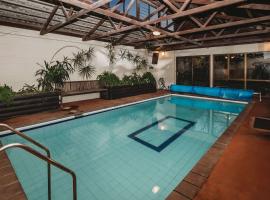 Family Fun - 4BR home with swimming pool and spa, spa hotel in New Plymouth