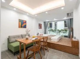 The Emerald Lotus Hanoi-Elegant Stay with Rooftop Pool & Elevator-Near Old Quarter