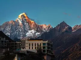 Siguniang Mountain Star Moon Cliff Hotel