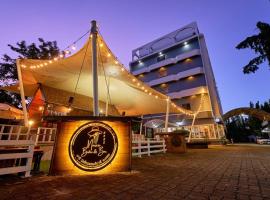 Nora Bukit Hotel, hotel in Ban Sam Kong