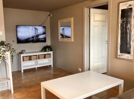 Bright and centrally studio with Oceanview, hotel in Kristiansand