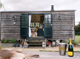 Poppie's Shepherds Hut at Shepherds Lodge Retreat and Wellness、ノッティンガムのホテル