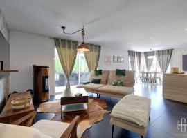 La Familial - 6V - Parking - Jardin - Bureau、モンバゾンンのホテル