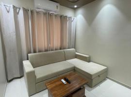 Golden Stays, hotel in Daman