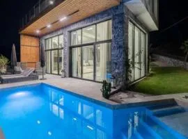 5 bedrooms 5 bathrooms LUXURY House with pool