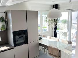 Luxury apartment Black Pearl Beluga with private Pool and Jacuzzi, hotel in Novalja