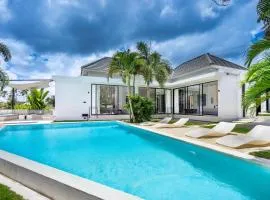 The R Villa Luwa