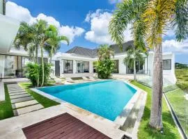 The R Villa Luwa