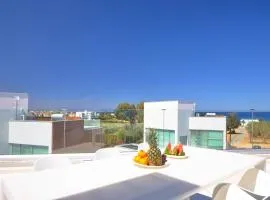 Seaview Luxury Villa Jacuzzi & Pool! 2 Min Beach