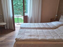 Family Rooms B&B, hotel in Cavalcaselle