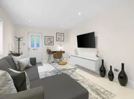 Modern Comfort 2-Bedroom, 2-Bathroom House