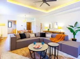 4 minutes by car to American Village Free parking included Accommodates up to 16 people Spacious house tocoa