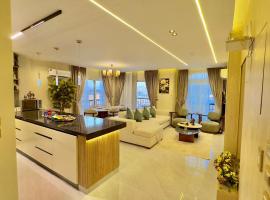 Ultra Luxury 3BR with Pools ,Sports ,Dining in Gated compound, Close to all sites, hotel in Cairo
