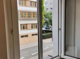 Zizkov Stay - Near City Center