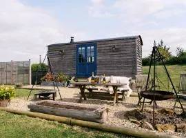 Lillie's Shepherds Hut at Shepherds Lodge Retreat and Wellness