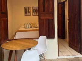 chalé coração da vila Caraíva, hotel in Porto Seguro