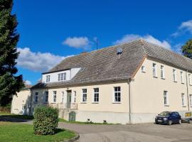 Gutshaus Kletzin mit Pool und Minigolf-Anlage, ξενοδοχείο σε Siedenbrünzow