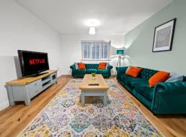 AltoHaus Luxury 4BR House By AltoLuxo Short Lets & Serviced Accommodation With Parking