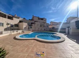 Contemporary 2 Bed Apartment with Com Pool VM77
