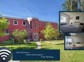 Residence Moai - Business Travel- kostenloser Parkplatz, WLAN, Waschtrockner, Smart TV, Qbo ESSENTIAL, ergonomischer Schreibtisch