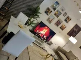 Grand Studio - bordure route - centre Bonamoussadi