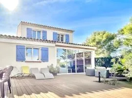 Villa moderne vue mer et collines aux Portes des Calanques