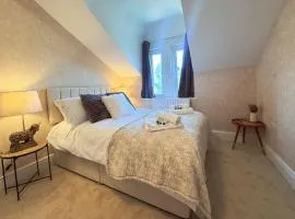 Spacious 6-Bedroom Victorian Townhouse in Central Harrogate - Sleeps 14