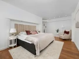 Family Apartment with 3 Bedrooms & Air Conditioning in the Centre of Wrocław by Noclegi Renters