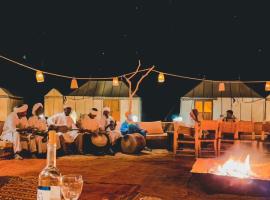 Infinity sahara camp, hôtel à Merzouga