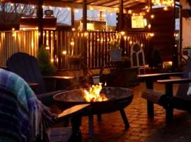 3-Rustic Escape, Firepit, BBQ & Pizza Oven