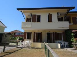 Enjoy our flat with garden in Rosolina, hotel v destinaci Rosolina Mare