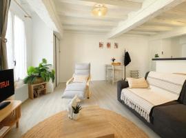 Grace Even's Loft - Charme Médiéval & Confort Moderne - Wi-Fi Fibre, Netflix & Cuisine Équipée - Séjour Idéal en Duo ou Solo, hotel v destinaci Donnemarie-en-Montois