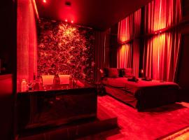 Évasion intime : Love Room de luxe à Cannes, hotel in Cannes