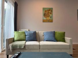 Spacious Family Home and Free Parking in Eindhoven, ξενοδοχείο στο Αιντχόφεν