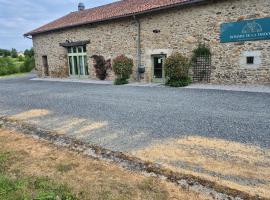 Domaine de la Tardoire、Oradour-sur-Vayresのアパートホテル