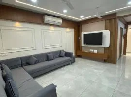 Home away from Home close to Swaminarayan Temple