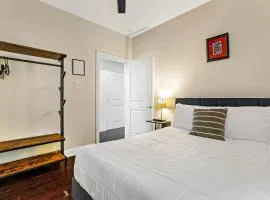 Luxury 3-Bedroom Oasis with Open Living Space & Designer Touches