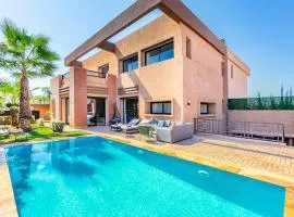 Comfortable villa with heated pool