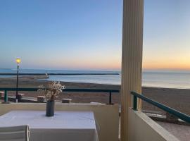 Au Bord De L'océan Vue Mer, Hotel in Saint-Gilles-Croix-de-Vie