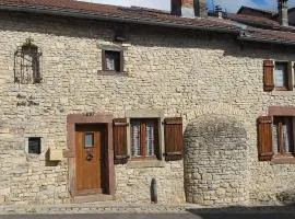 Petite maison en pierre