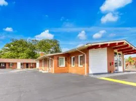 OYO Palm Leaf Motel