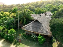 Thai House Pu Luong - Century Old Stilt House with Terrace Views