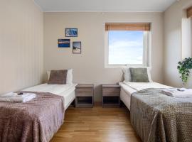 Cozy Studio Close to City, Kitchen & Parking