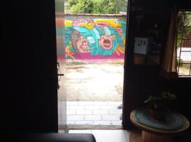 Chalé Tiny House com estacionamento，位于乌巴图巴的小屋