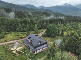 Bilyi Slon Gadzhyna, hotel en Velykyi Khodak