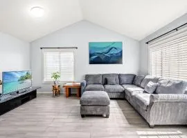 Near ONT Ontario Oasis Designer Home w Garden Park